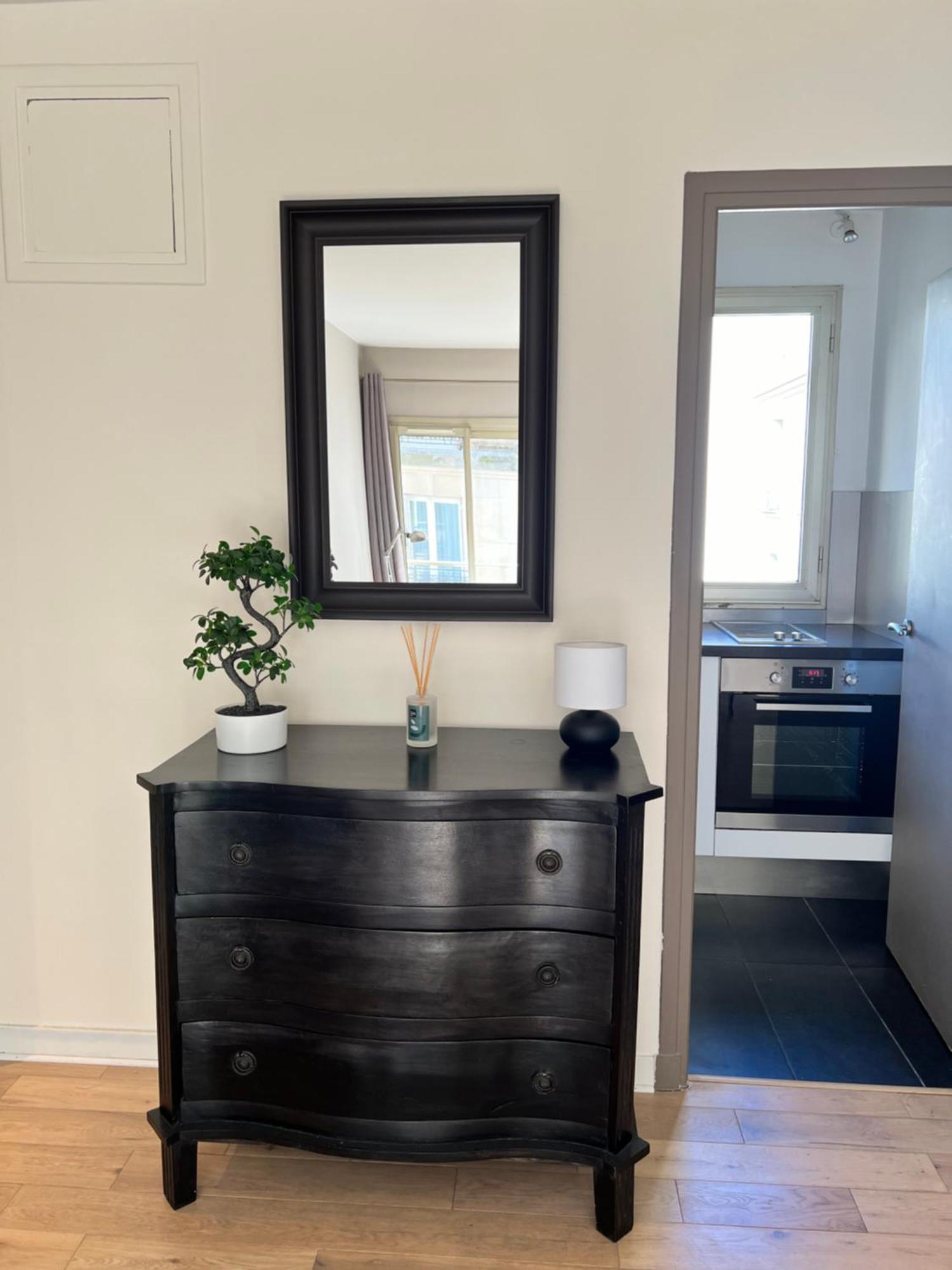 Your Parisian Hideaway - Entire Apartment ภายนอก รูปภาพ